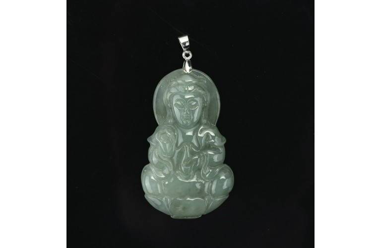 PENDENTIF DEESSE GUANYIN EN JADE VERT PENDENTIF DEESSE GUANYIN EN JADE VERT