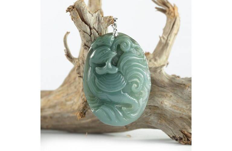 GRAND PENDENTIF COQ en JADE GRAND PENDENTIF COQ en JADE