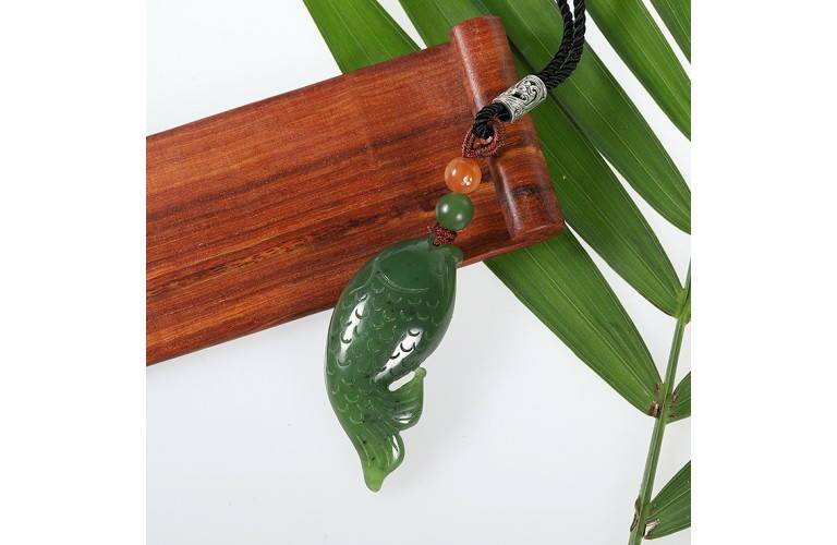 COLLIER PEND. POISSON D'ABONDANCE EN JADE COLLIER PEND. POISSON D'ABONDANCE EN JADE