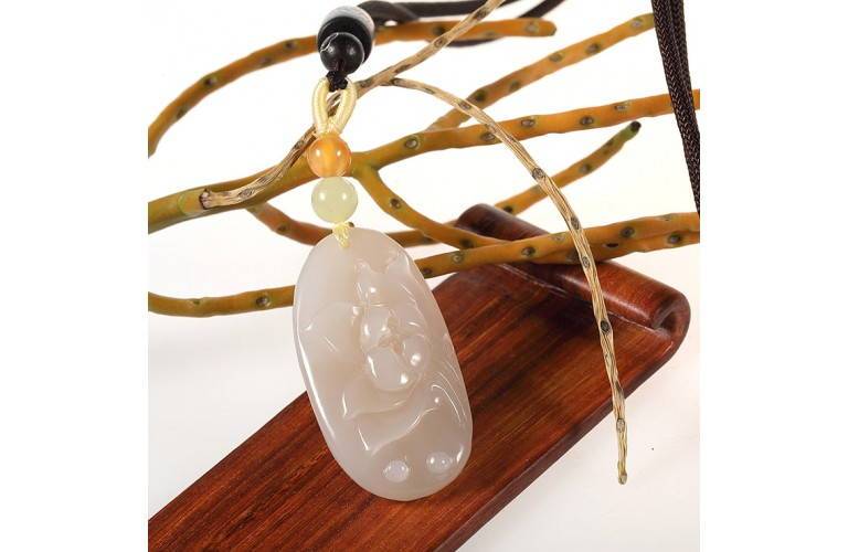 COLLIER FLEUR de LOTUS en JADE COLLIER FLEUR de LOTUS en JADE