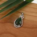 PENDENTIF GOUTTE de JADE VERT PENDENTIF GOUTTE de JADE VERT