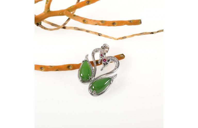 PENDENTIF CYGNES en JADE et ARGENT PENDENTIF CYGNES en JADE et ARGENT