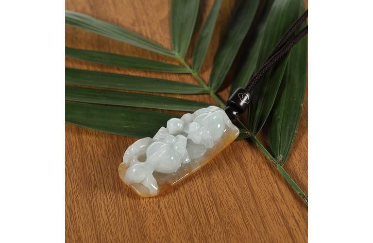 COLLIER DOUBLE POISSON de FORTUNE en JADE