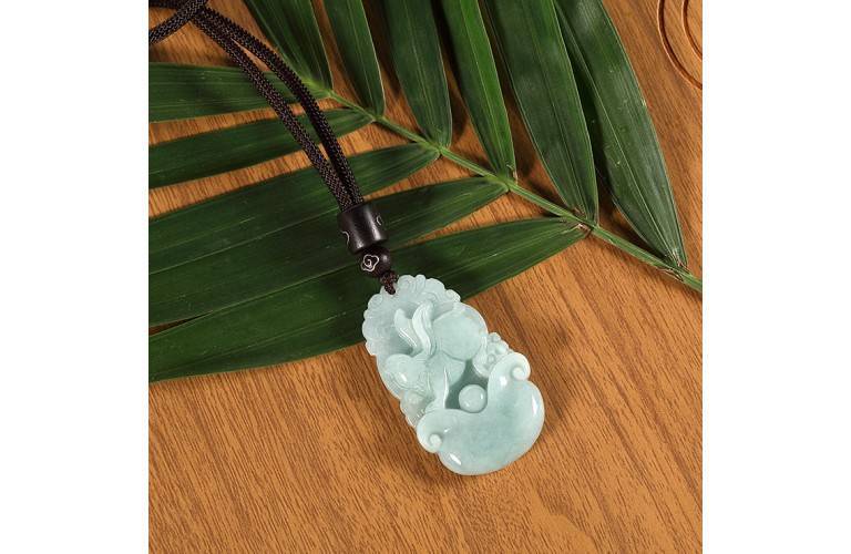 COLLIER LAPIN ou LIEVRE en JADE COLLIER LAPIN ou LIEVRE en JADE