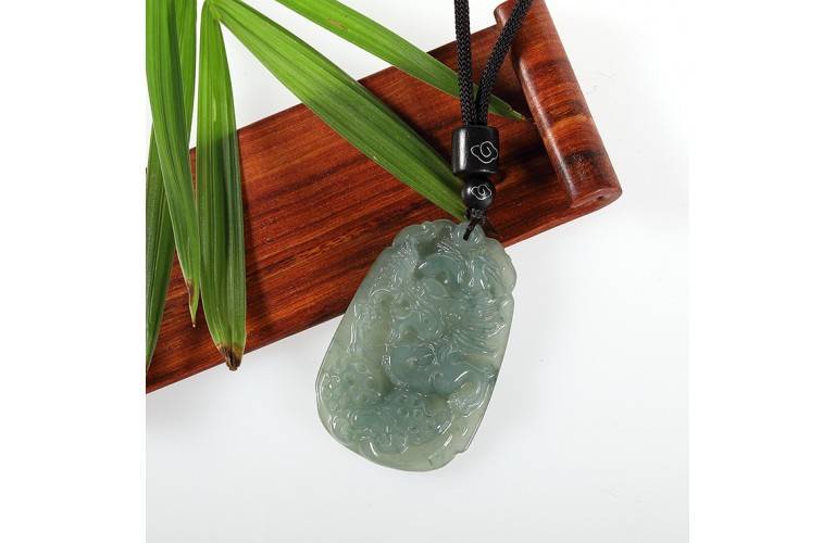 COLLIER MEDAILLON DRAGON CHINOIS en JADE COLLIER MEDAILLON DRAGON CHINOIS en JADE