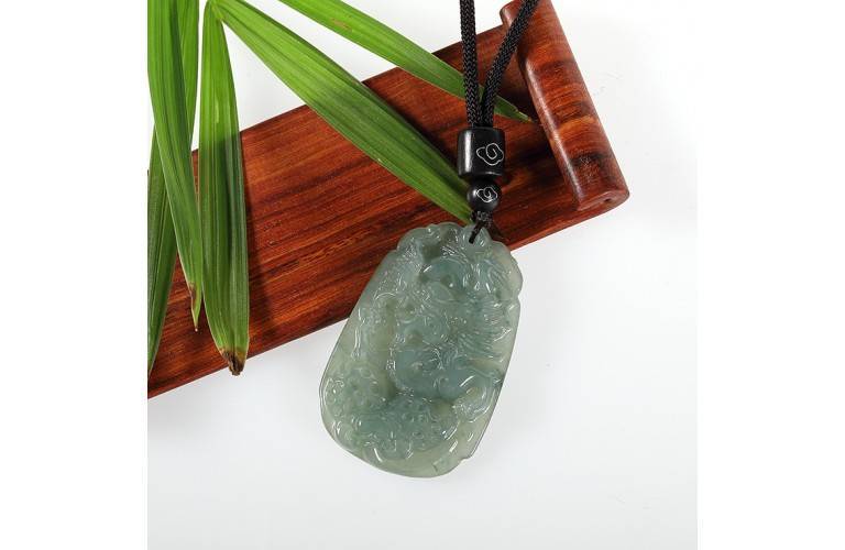 COLLIER MEDAILLON DRAGON CHINOIS en JADE