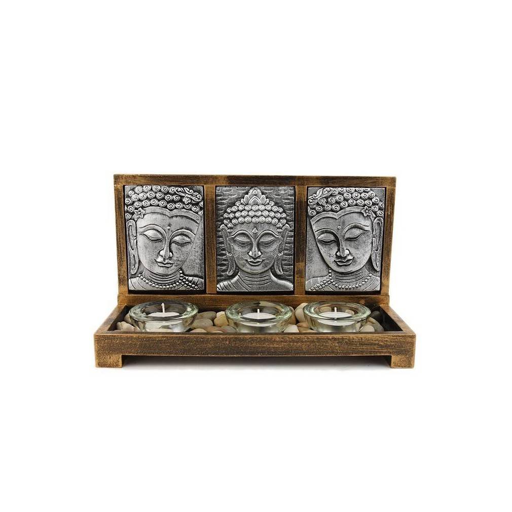 Jardin zen aux 3 bouddhas traditionnels et leur porte ...