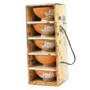 Cinq bols orange Maneki Neko dans leur coffret.