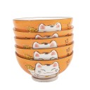 Pile de cinq bols japonais orange en porcelaine.