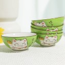 Coffret de cinq bols verts Maneki Neko mis en scène sur une table.