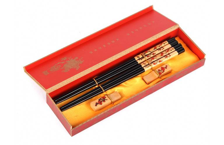 2 PAIRES DE BAGUETTES ASIATIQUES 2 PAIRES DE BAGUETTES ASIATIQUES