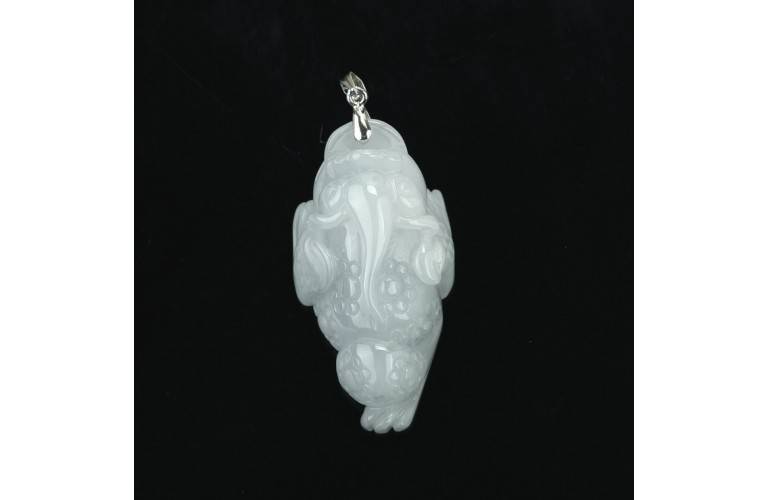 COLLIER PENDENTIF CRAPAUD à 3 PATTES EN JADE COLLIER PENDENTIF CRAPAUD à 3 PATTES EN JADE