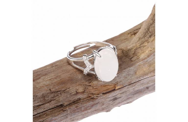 BAGUE PERLE OVALE en JADE BLANC et ARGENT BAGUE PERLE OVALE en JADE BLANC et ARGENT