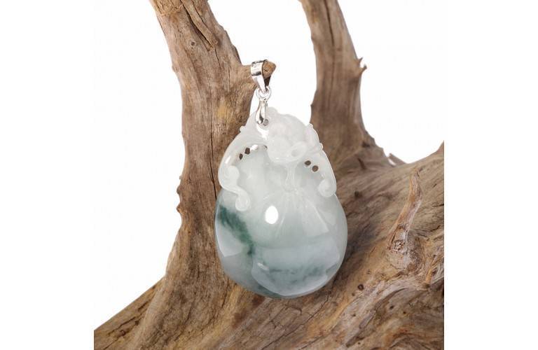 PENDENTIF PECHE de LONGEVITE en JADE PENDENTIF PECHE de LONGEVITE en JADE