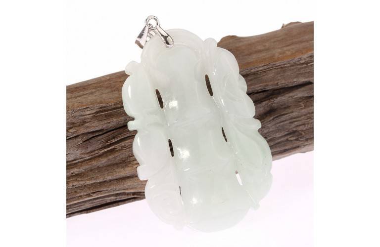 PENDENTIF SYMBOLE BAMBOU en JADE