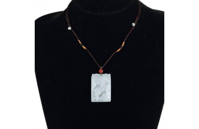 COLLIER PENDENTIF CHEVAL EN JADE COLLIER PENDENTIF CHEVAL EN JADE
