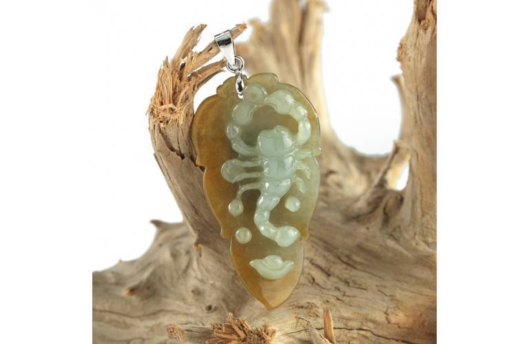 PENDENTIF MAGNIFIQUE SCORPION en JADE PENDENTIF MAGNIFIQUE SCORPION en JADE